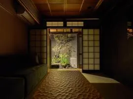 YADORU KYOTO HANARE Tsukikage No Yado