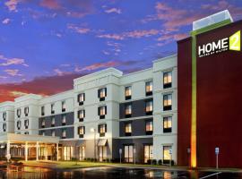 Home2 Suites by Hilton Long Island Brookhaven, hotel near Long Island MacArthur Airport - ISP, Yaphank