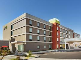Home2 Suites By Hilton Portland Airport, hotel in Portland