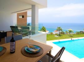 THE SEA VIEW CALACEITE, hotel with pools in Torrox Costa