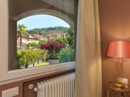 Emerald Suites, hotel in Stresa