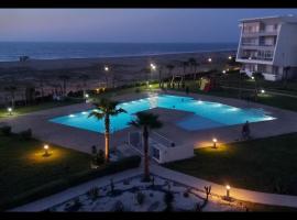 Luxueux appartement front mer, hotel a Sidi Rahal