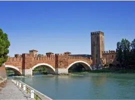 VeronaInFlat - Castle View