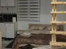 Small Apartment PRIVATE bathroom STRONG WI-FI