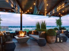 Canopy By Hilton Portland Waterfront, hotel in Portland