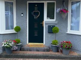 The Lily Pad near Poole Dorset Self contained private entrance and free parking, hotel in Poole