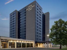 Doubletree By Hilton Pointe Claire Montreal Airport West, hotel malapit sa Montreal-Pierre Elliott Trudeau International Airport - YUL, Pointe-Claire
