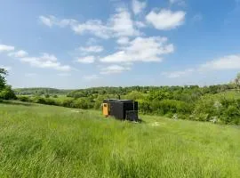 Secluded Offgrid Cabin w/ Sunset View & Fireplace