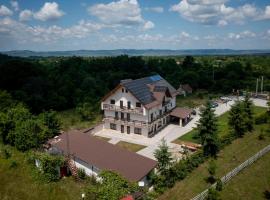 Evergreen Chalet, hotel in Avrig