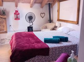 Casita con encanto tranquilidad VILLAVIEJA DEL LOZOYA Wi-Fi No fumador EN SIERRA DE MADRID Y A 40 M DE CAPITAL – hotel w mieście Villavieja del Lozoya