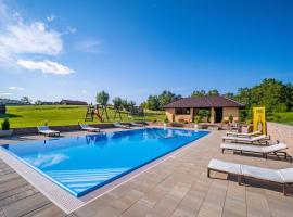 Beautiful Home In Slunj With 6 Bedrooms, Wifi And Outdoor Swimming Pool, hotel u Slunju