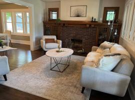 Spanish Charm 4bed/3bath, hytte i Waupaca