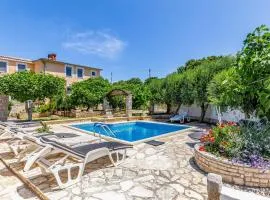 Amazing Home In Medulin With Outdoor Swimming Pool