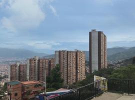 Habitación Súper Confortable, hotel with parking in Medellín