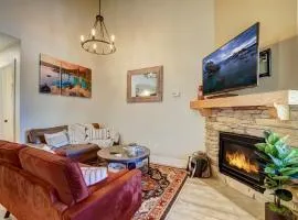 Private condo steps from ski lift minutes to lake、ステートラインのコンドミニアム