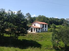 Casa Rural Tulia, hotel con parking en Grado