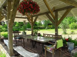 Järve Talu Puhkemaja, hotel u gradu Otepa