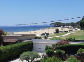 à moins de 100 m de la plage à pied, ξενοδοχείο σε La Londe-les-Maures