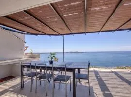 VILLA L'OISEAU BLEU 220m2 VUE MER 180, GIENS & Porquerolles - Studio
