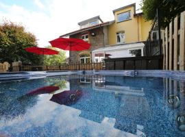 Dolce Villa Pool and Wellness, spa-hotelli kohteessa Francorchamps