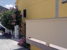 Apartments by the sea Barbat, Rab - 4977, Hotel in Barbat na Rabu