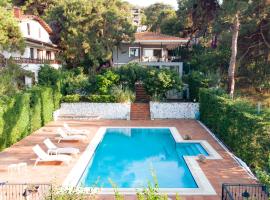 Homie Suites - 3br villa w pool in Heybeliada, hotel in Adalar