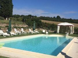 Charming Villa with swimming pool-Todi, Italy, feriebolig i Todi