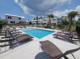 5 Star 4/3 sleeps 16 with Arcade GAME ROOM & POOL!, self catering accommodation in Orange Beach