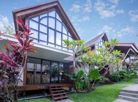 Villa Atra Bambulogy by Nagisa Bali, lodge in Kerobokan