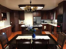 Centrally located 4 bd/2.5 ba house in Cupertino, hotel in Cupertino