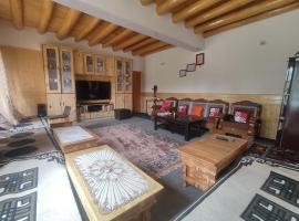 Streamlet homestay، فندق بالقرب من Namgyal Tsemo Gompa، ليه