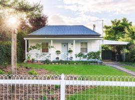 Home Away From Home Little White Cottage Mudgee, holiday home in Mudgee