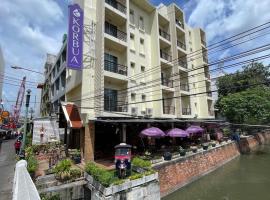 Korbua House, inn in Bangkok