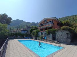 Appartamento IL GELSOMINO con giardino e piscina, lemmikkystävällinen hotelli kohteessa Porlezza