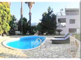Peloponnese Guesthouse 12pax: Rákhai şehrinde bir kiralık tatil yeri