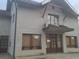 Vila Slavonija 2, hotel con parking en Vrnjačka Banja