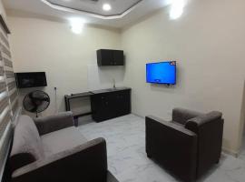 F and B serviced apartment Abeokuta, feriebolig i Aro