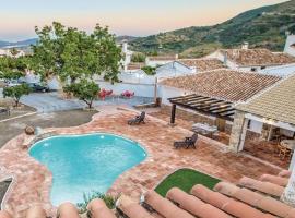 4 bedrooms villa with city view private pool and furnished garden at Mondron, hotel u gradu 'Mondrón'
