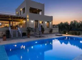 Villa Luna, 5 bedrooms, Private Pool, Hot Tub, Garden