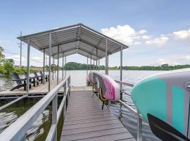 Lake Home, Dock, Fire Pit, Hot Tub, Game Room, Etc, vila v destinácii Winchester