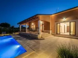 Villa Luna, Tinjan