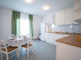 Apartment Nikola: Kaštel Novi şehrinde bir daire