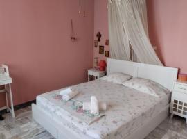 Comfortable Central Appartment by a park, lejlighed i Larisa