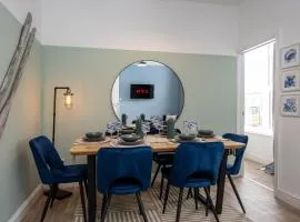 Parking, 2 Bathrooms, Dining space & Garden