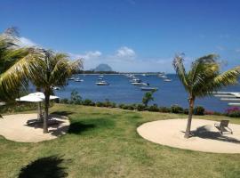 Latitude Sea Front Luxury Apartment, hotel v destinaci Riviere Noire