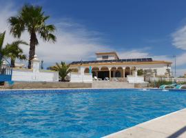 Chalet Bella Vista, feriebolig i Lora del Río