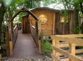 Tree House, luxury tent in Thirsk