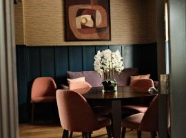 The Lawrance Luxury Aparthotel - Harrogate, хотел в Харогейт