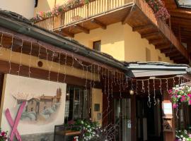 Hotel Coeur Du Village: La Thuile şehrinde bir otel