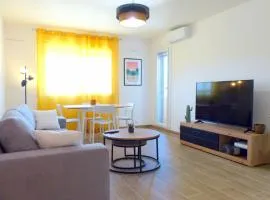 Bright apartment 10 minutes from the sea